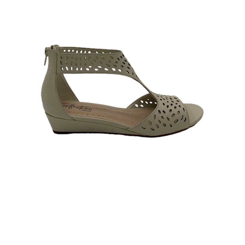 Collection by Clark’s. Abigail Ruby in‎ Ivory. Perforated leather wedges. 8.5